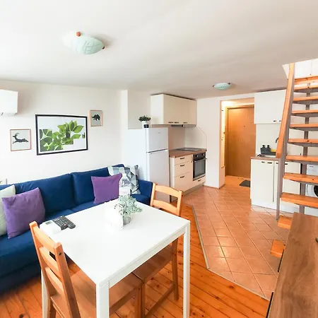 아파트 Koloni Bright & Cosy Loft