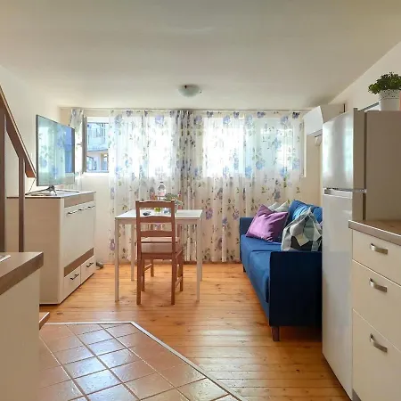 아파트 Koloni Bright & Cosy Loft